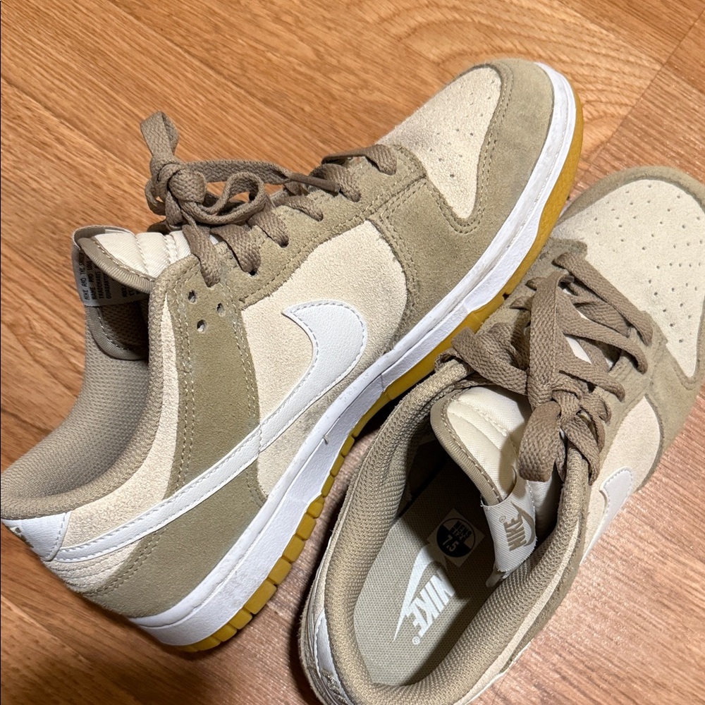 Nike Men's Tan and Cream Sneakers